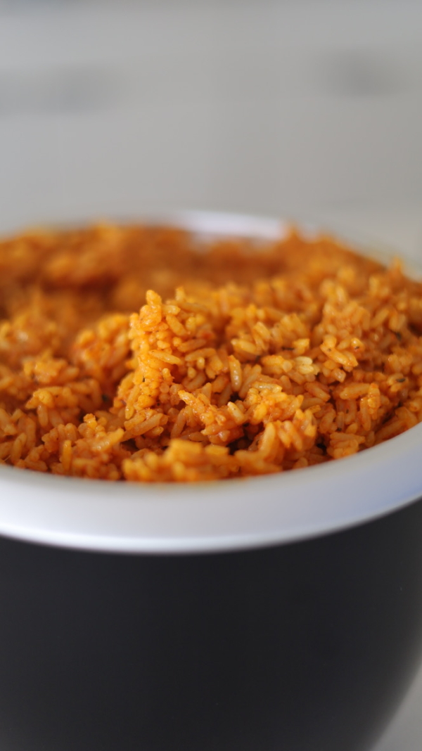 Cooked Jollof rice in a rice cooker 